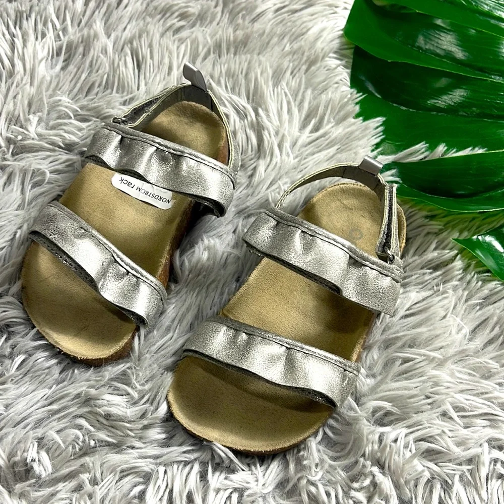 🌺osh kosh silver Jesus sandals size 8